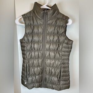 Athleta * Downalicious Deluxe Puffer Vest,  800 fill, Gray, Women's XS